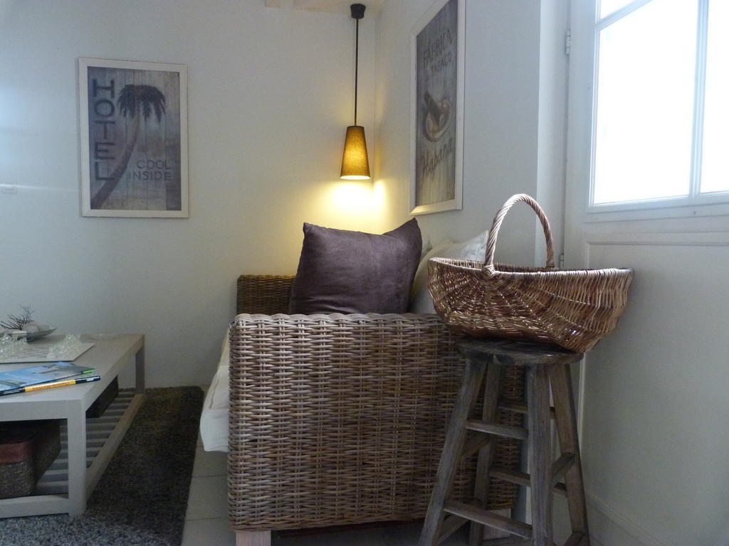 Les Persiennes Hotel Saintes Eksteriør billede